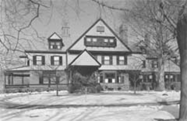 Roosevelt Builds His Estate and Home at Oyster Bay