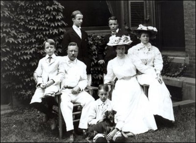 Roosevelt Marries Edith Carow