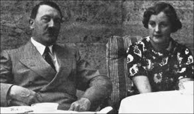 Adolf Hitler liderà el partit socialista a alemanya