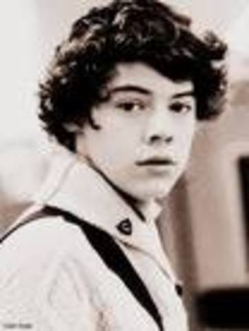 Harry styles gets a tatoo