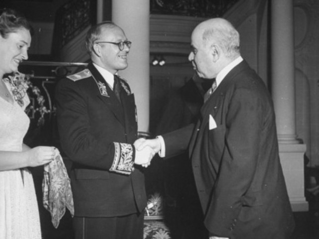 USSR's diplomat i USA advarer USSR