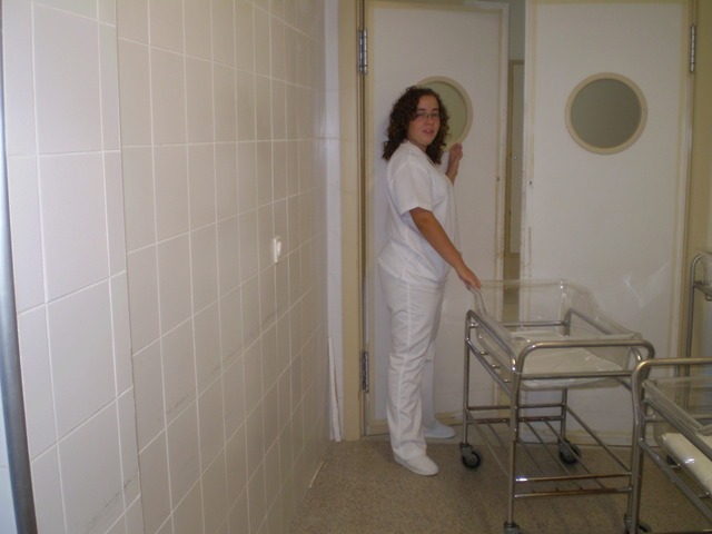 empiezo las practicas en el hospital, en la sala de los recien nacidos