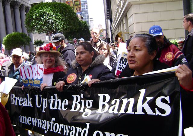 The Financial Services Modernization Act Allows Banks to Grow Even Larger