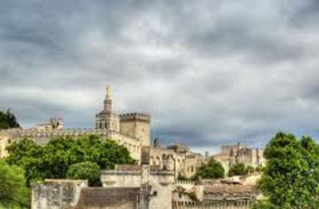 Il est allé à University de Avignon