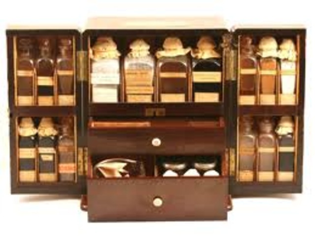 Il est un apothicaire.