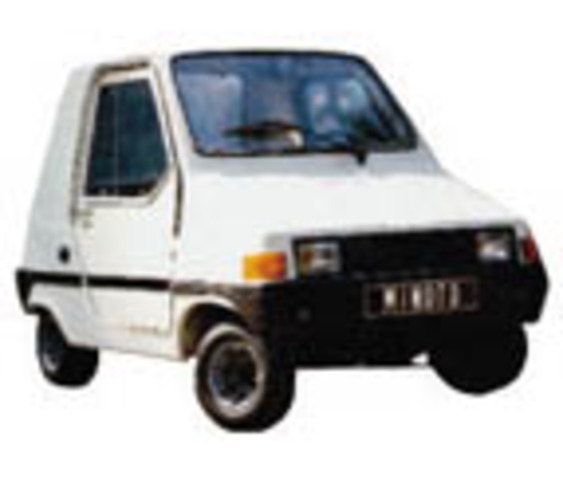 Voiture plus solide munie de phares et de clignotants