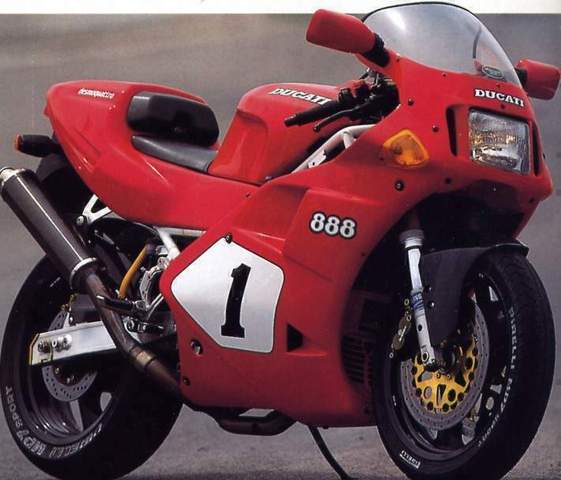 The Ducati 888 of 1992 was the version on which Doug Polen repeated the success of the previous year. The bike was specially developed with added carbon brake discs and carbon fibre silencers.