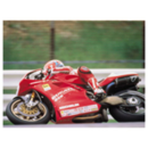 Only a phenomenal bike like the 916 could make the 888 seems like old news. Not only was it more powerful, but it was also lighter. Handsome and with a timeless grace, it boasted a speed matched by a comparable maneuverability and had an engine that was e