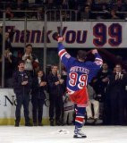 Wayne Gretzky plays the last game