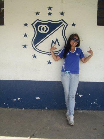 en el 2000 me gradue d emi primariaaaa fuii muii felizzz