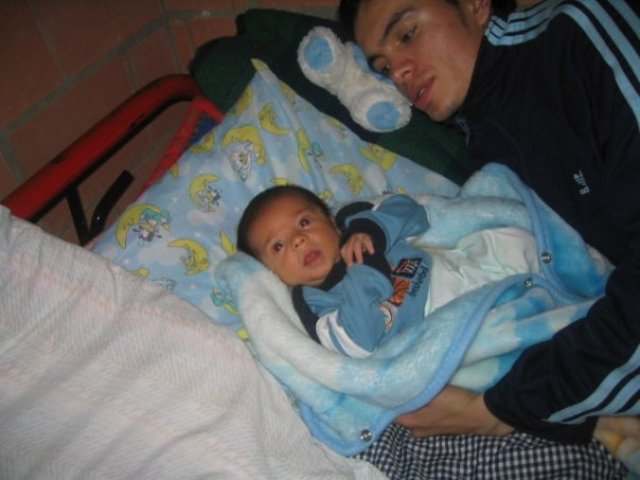 naciio lo mas boinito d emi vidaa mi hijo santi!!!