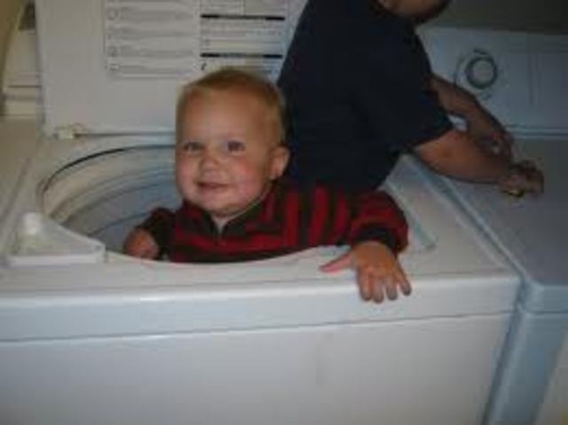 Korver was born in Lakewood, California, the oldest of four. He lived the first twelve years of his life in the Los Angeles area. Korver was a Los Angeles Lakers fan as a child. Watching Magic Johnson, Kareem Abdul-Jabbar and the "Showtime" Lakers instill