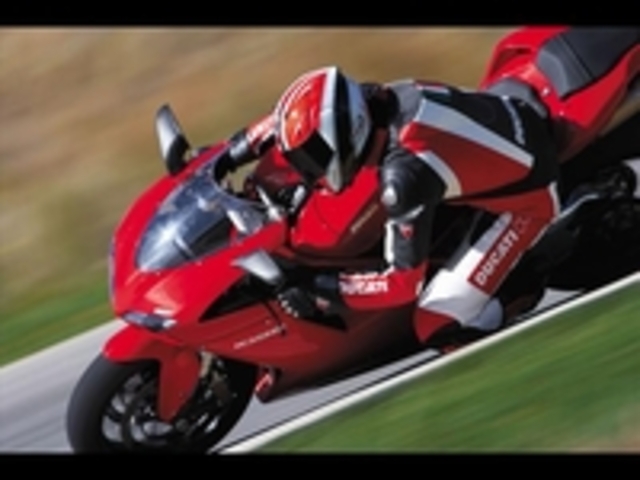 The 1098 immediately strikes you with its purposeful, no-nonsense attitude. Performance is first and foremost in every detail. Trademark Ducati features like the high tail section and compact front-end meld with twin under-seat silencers and single-sided