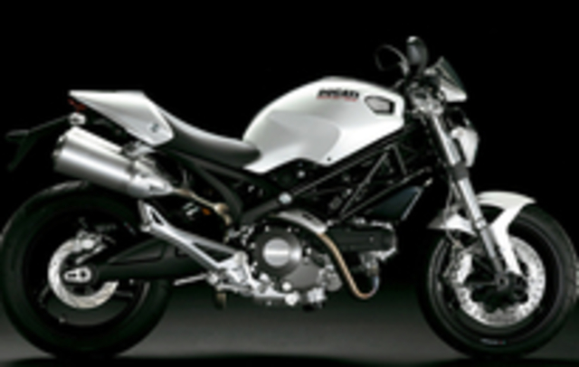 The new Ducati Monster 696 is the next generation naked and the final word in urban excitement. Ride the Monster 696 around your favourite downtown routes in relaxed style or, when the spirit moves you, unleash its dark side to deliver more naked performa