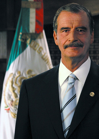 Vicente Fox Quesada becomes President