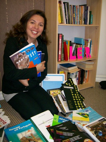 Juliana passed in a Exame to work as a Portuguese teacher for the Government.