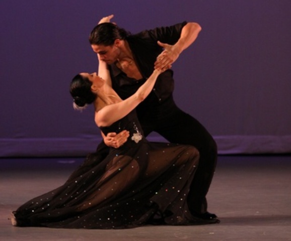 Juliana studied Tango, Ballroom dances and African dance.