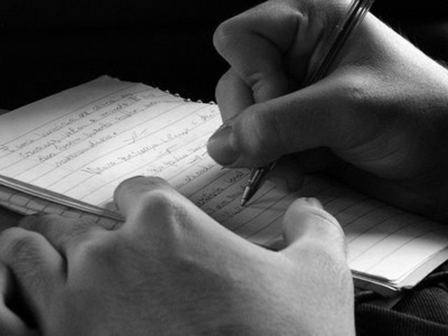 Juliana and two friends wrote a book about the 40 first years of the TV in Bahia.