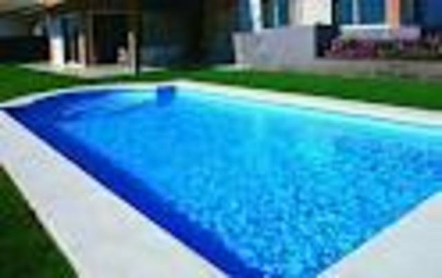 Primer baño en la piscina