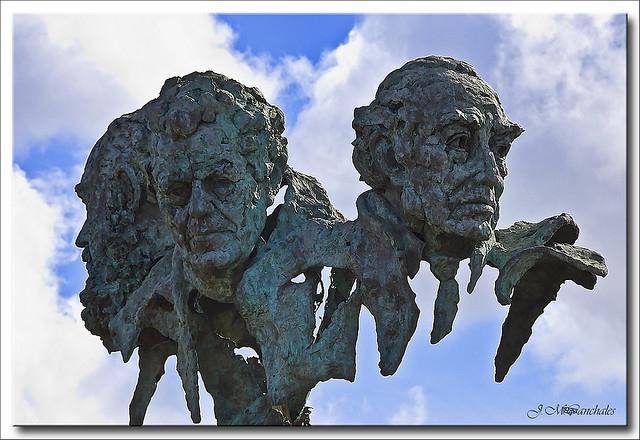 Monumento a los tres poetas