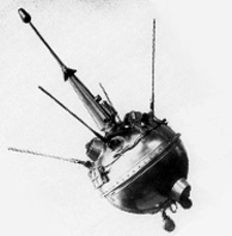 1959 the two first space crafts went to the moon.