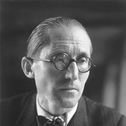 Le Corbusier publishes Towards An Architecture