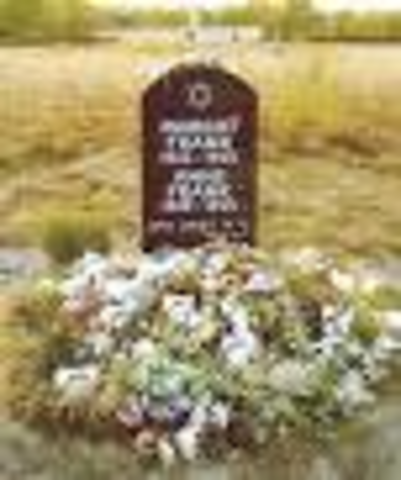 Anne and Margot Frank Die