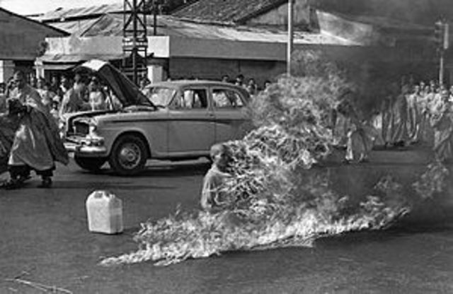 buddhist monk burns alive