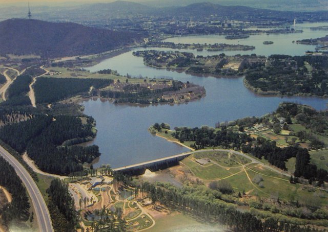 Walter Burley Griffin wins a design competition for the new city of Canberra