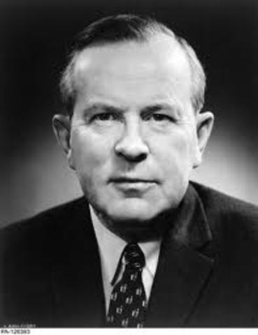 Lester Pearson diffuses the Suez Crisis