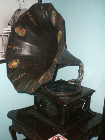 The phonograph is invented