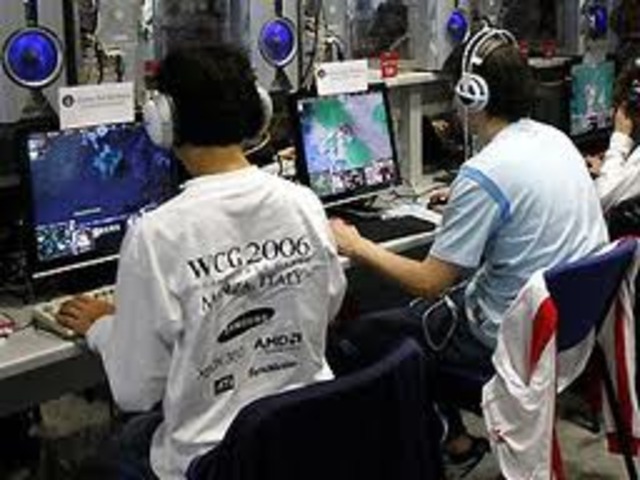 In Monza, Italy, the 2006 World Cyber Games are held. About 700 players from 70 countries attend. Total prize money is US$435,000