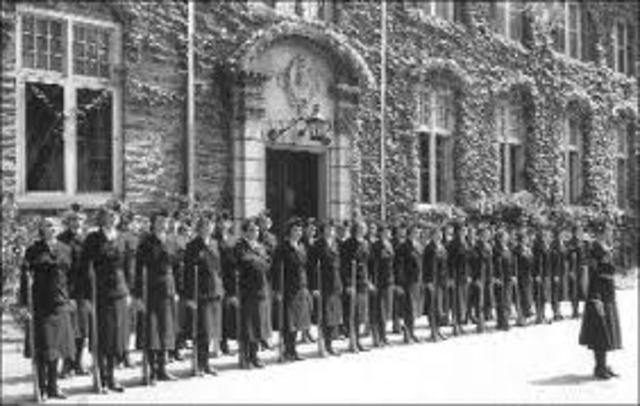 Attends Ogontz College