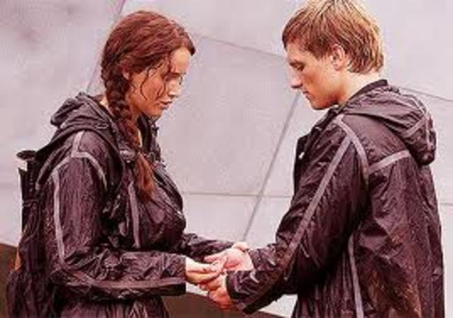 Katniss and Peeta almost eat the berries (mc2984)