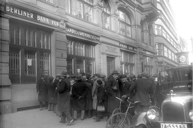 German banks close for 3 weeks