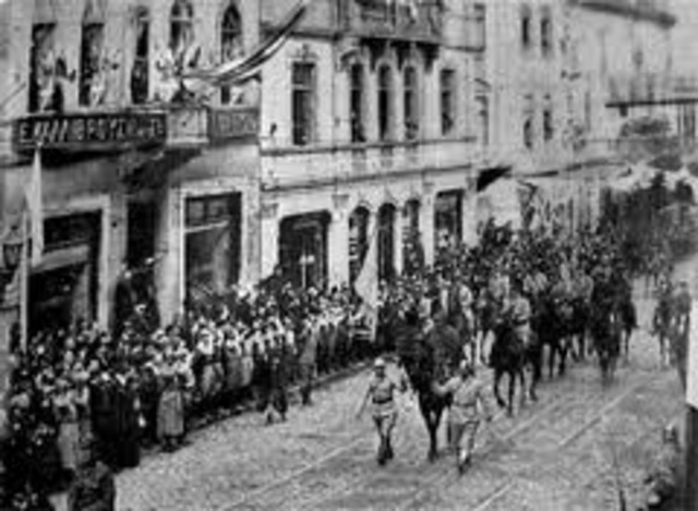 The Sultan’s regime in Istanbul signs an agreement to leave parts of Anatolia to the Greeks, as drafted in the Treaty of Sevres and Atatürk protested this