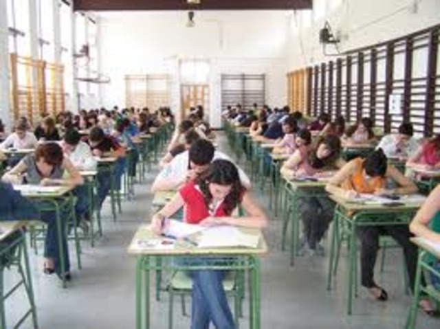 Haciendo un examen en el intituto