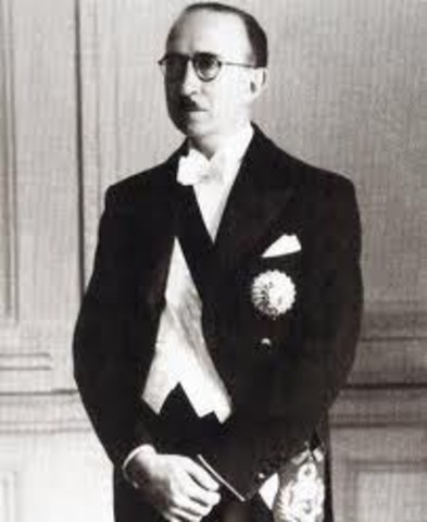 (1945 - 1948) Luis Bustamante y Rivero