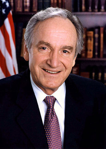 Sen Tom Harkin introduces bill to increase minimum wage