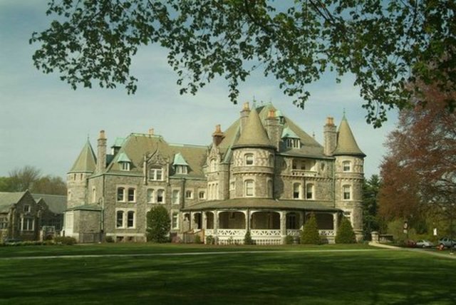 MRS. DONOVAN GRADUATES ROSEMONT COLLEGE ENGLISH LITERATURE (BA)