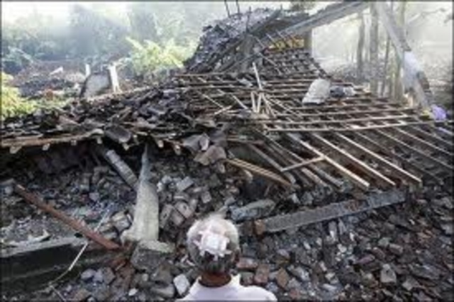 Large earthquake triggers tsunami and kills 500+