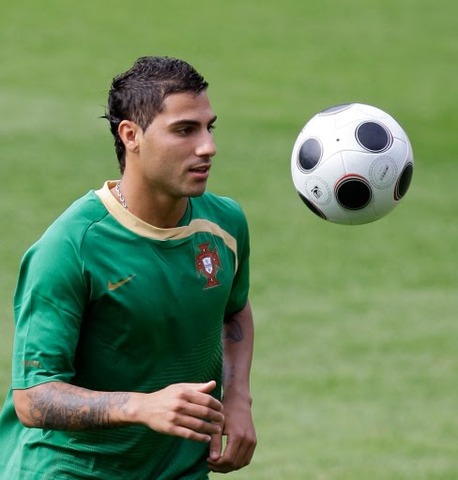 Ricardo Quaresma begins his football career