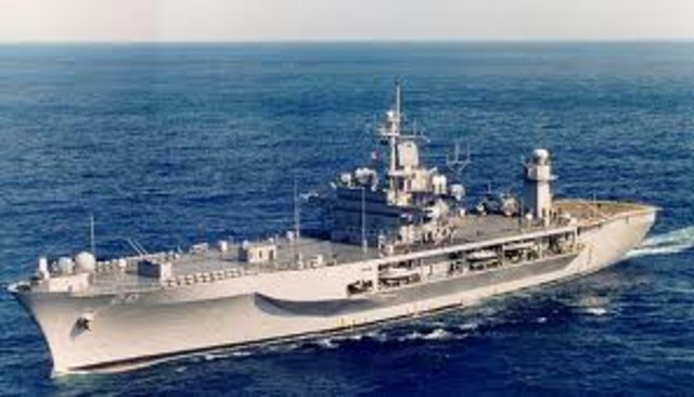 Us warship visits japan
