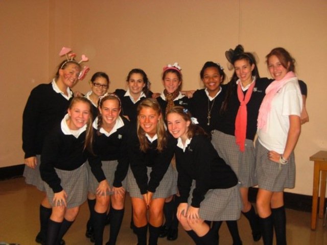 Comencé escuela secundaria en Our Lady of Mercy Academy.