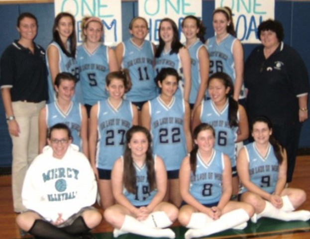 Yo era miembro de los equipos de lacrosse, baloncesto y voleibol. El equipo de voleibol hizo los campeonatos estatales.