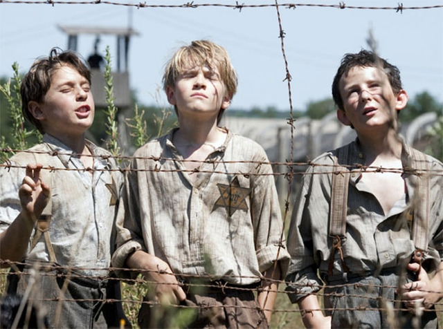 Nazis begin rounding up Jews for labor camps