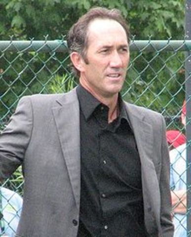 Hires Darren Cahill as a new coach