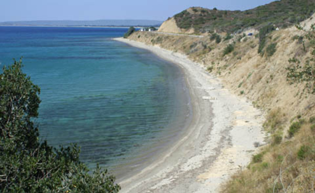 ANZAC troops land at ANZAC cove, Gallipoli.