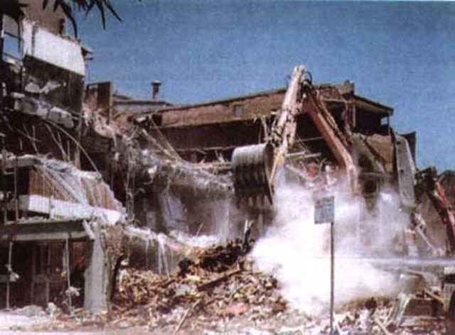 Newcastle earthquake kills 13 people.