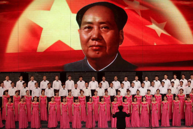 Mao makes communist party